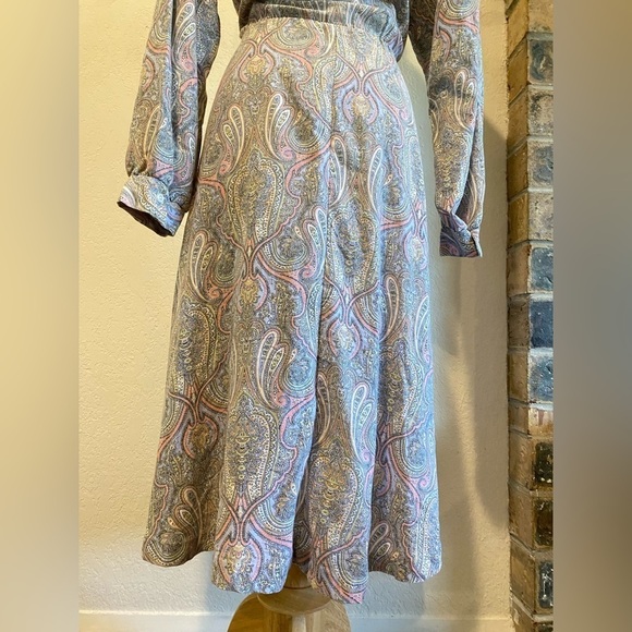 Vintage 70s - 80s Bedford Fair paisley button front dress - collared long sleeve - Picture 5 of 16